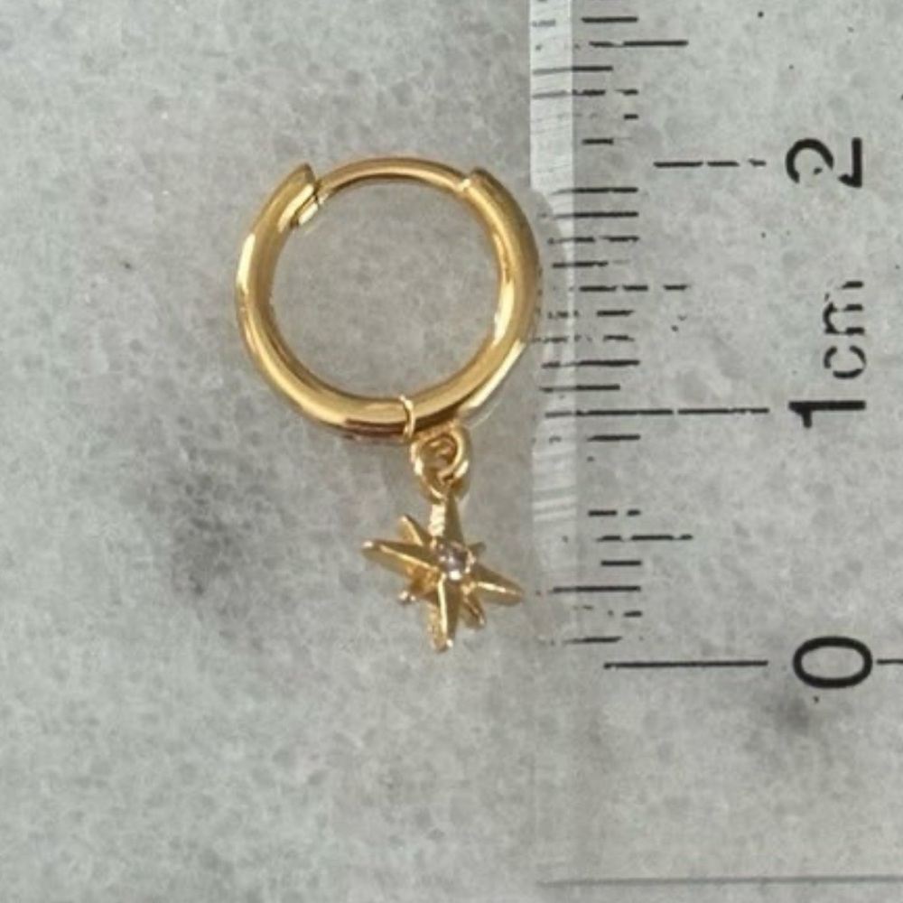 Gold Star Burst Crystal Dangle Huggie Hoop Earrings 

Brand New - Picture 3 of 4